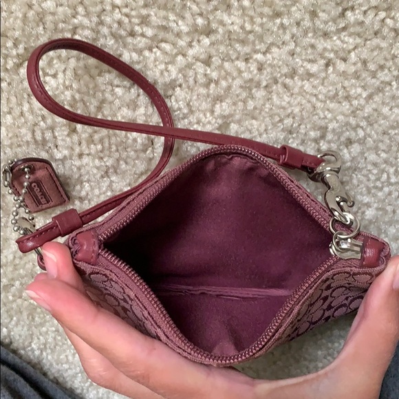 Coach Wristlet (like new) - Picture 5 of 6